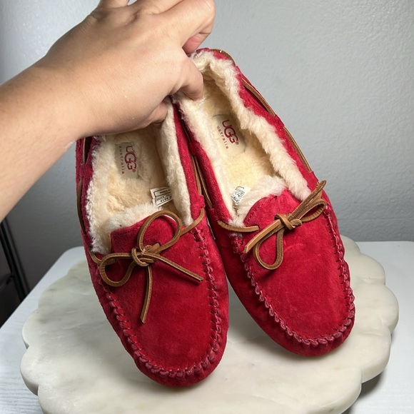 UGG Sheepskin Slippers Shearling Moccasins Red Suede Slip On Loafers Dakota - Picture 9 of 12